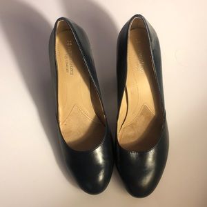 Naturalizer Navy Pump